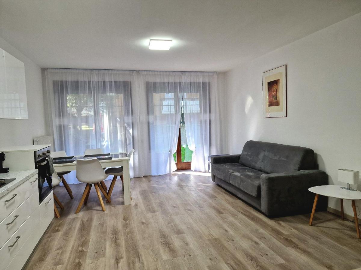 Holiday Residence With Private Garden Εξωτερικό φωτογραφία